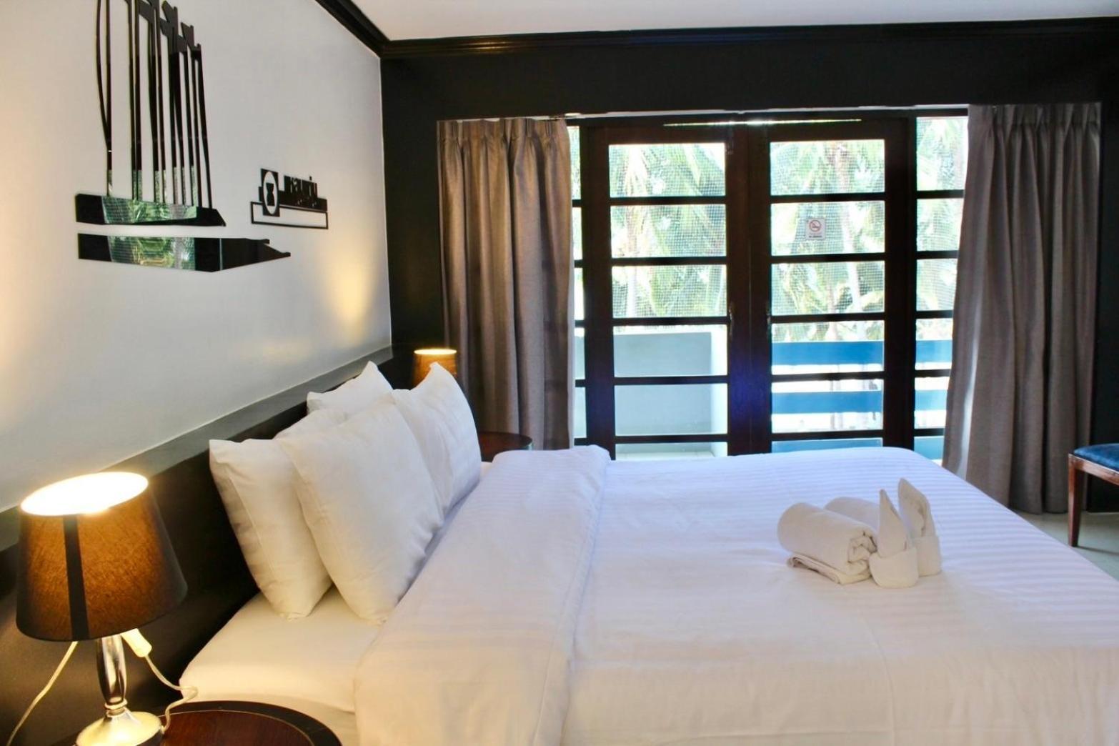 S2 Hotel - Sha Plus Certified Bang Saen Bagian luar foto