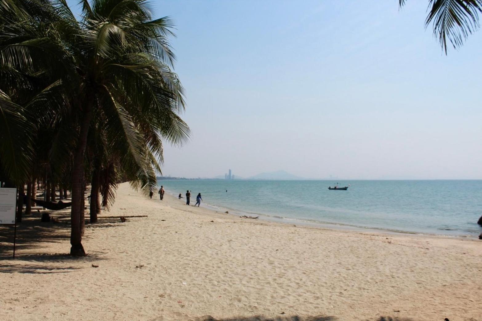 S2 Hotel - Sha Plus Certified Bang Saen Bagian luar foto