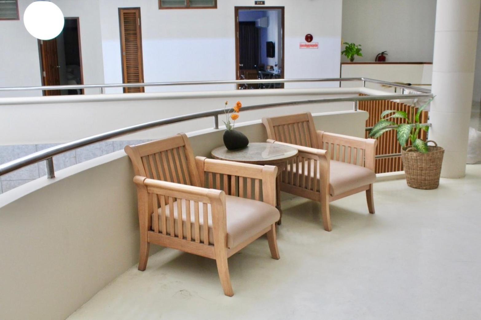S2 Hotel - Sha Plus Certified Bang Saen Bagian luar foto
